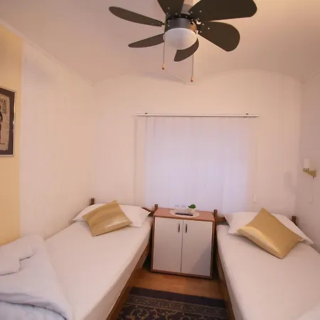 Kod Keme ゲストハウス 2*